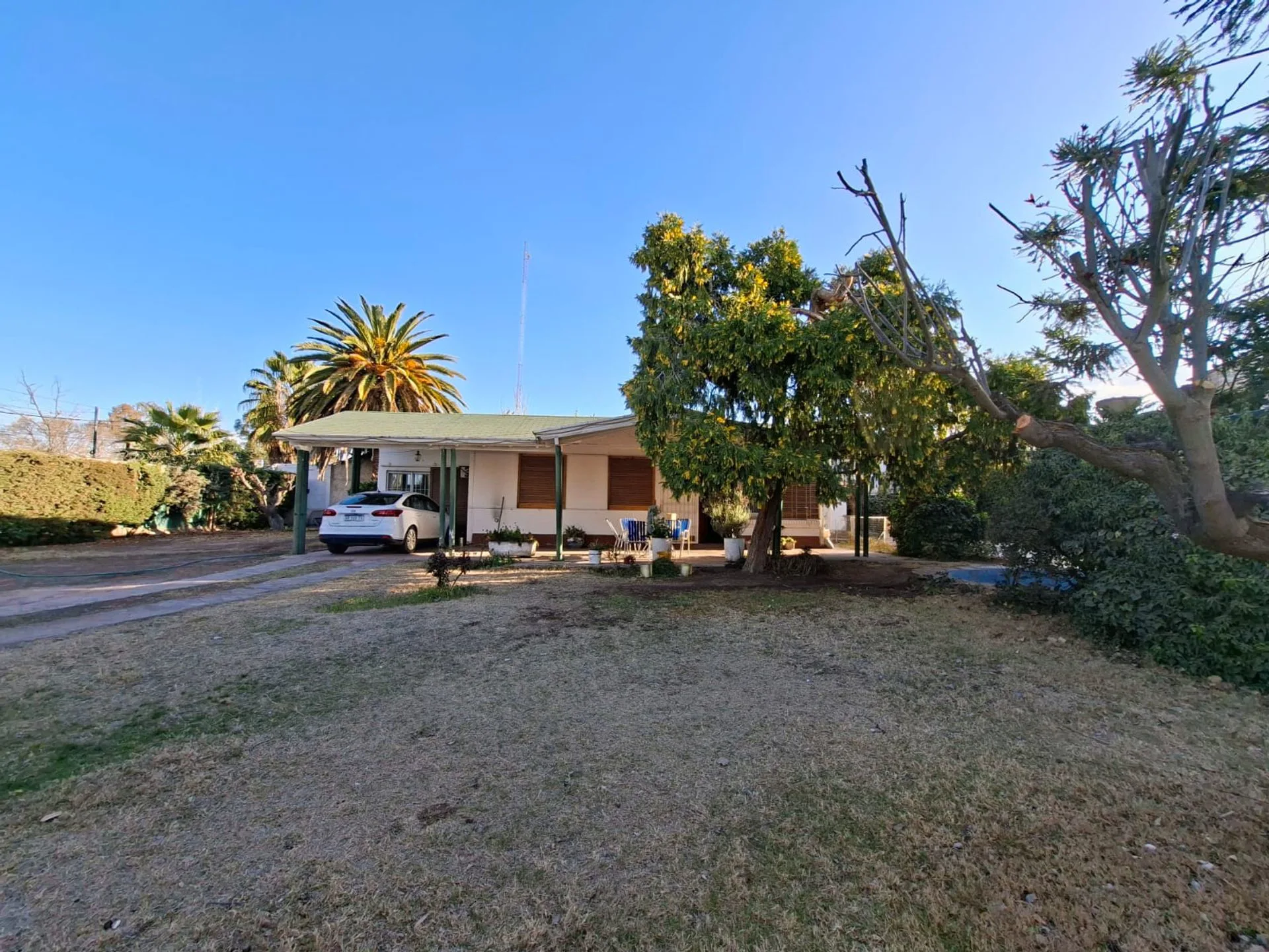 VENTA - PERMUTA CASA CON GRAN TERRENO - GODOY CRUZ foto 3