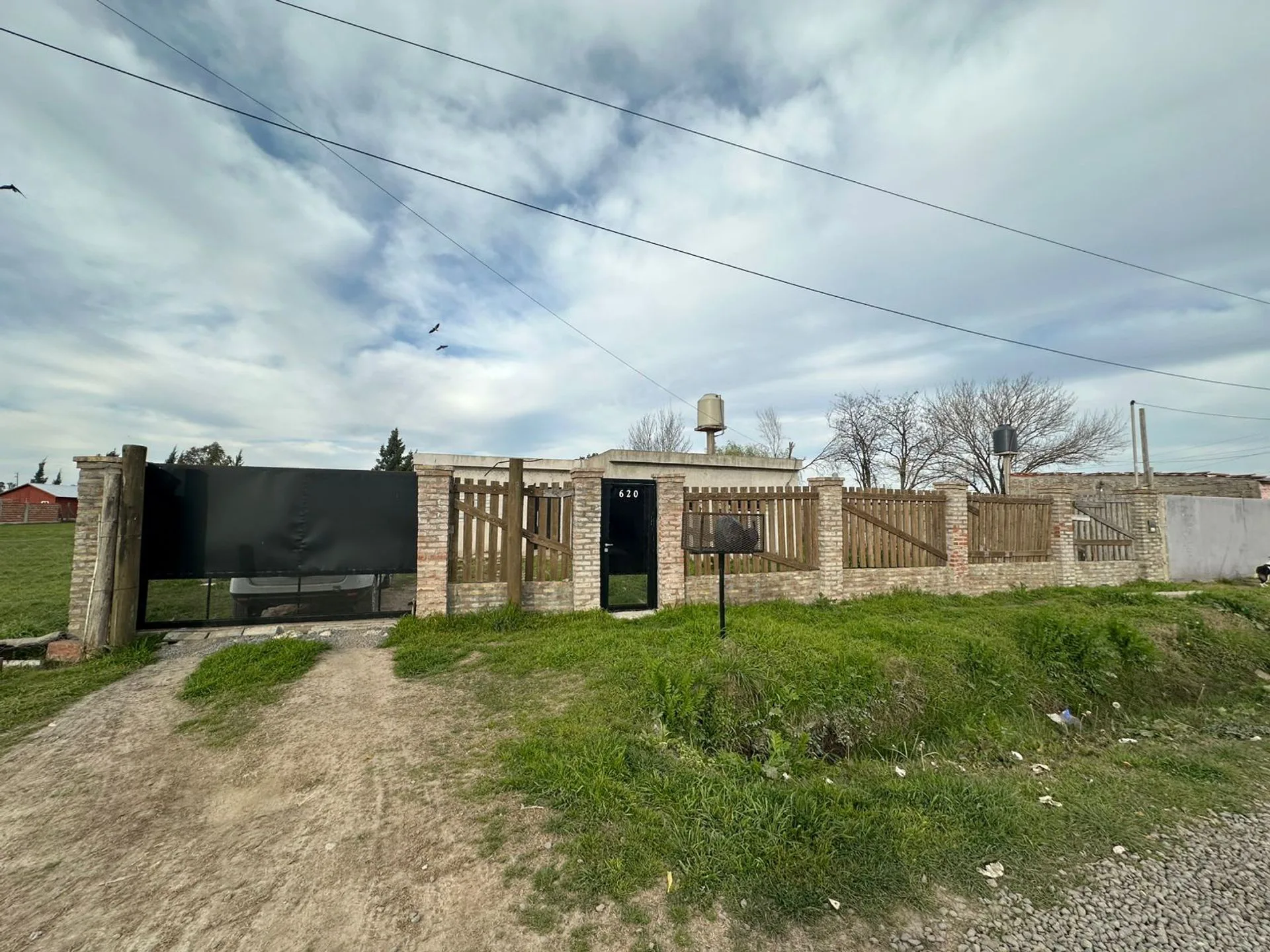 VENTA CASA 3 AMBIENTES CON GRAN LOTE foto 2
