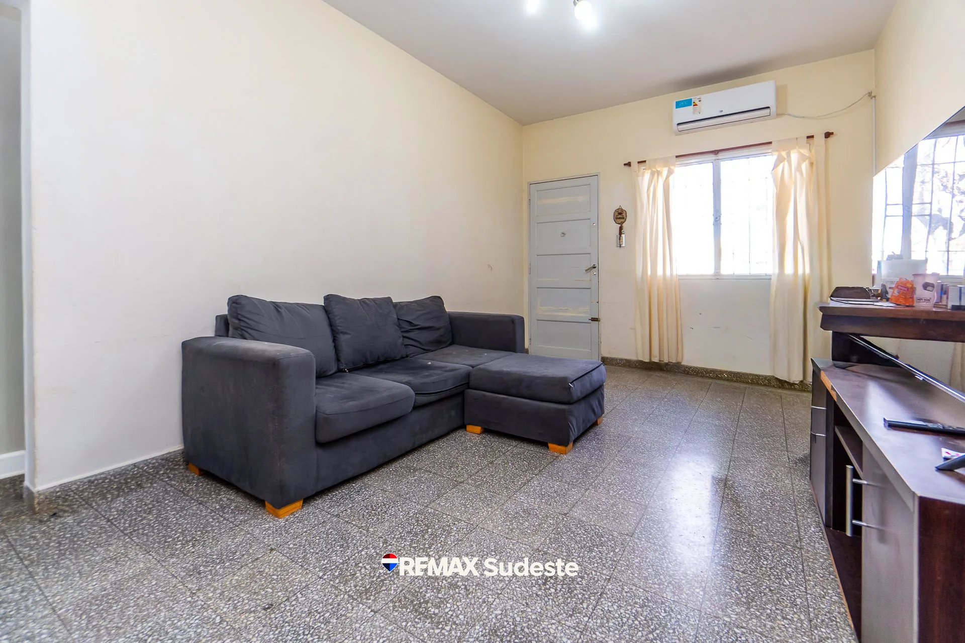 CASA 3 DORMITORIOS EN BARRIO LOS ALMENDROS foto 5