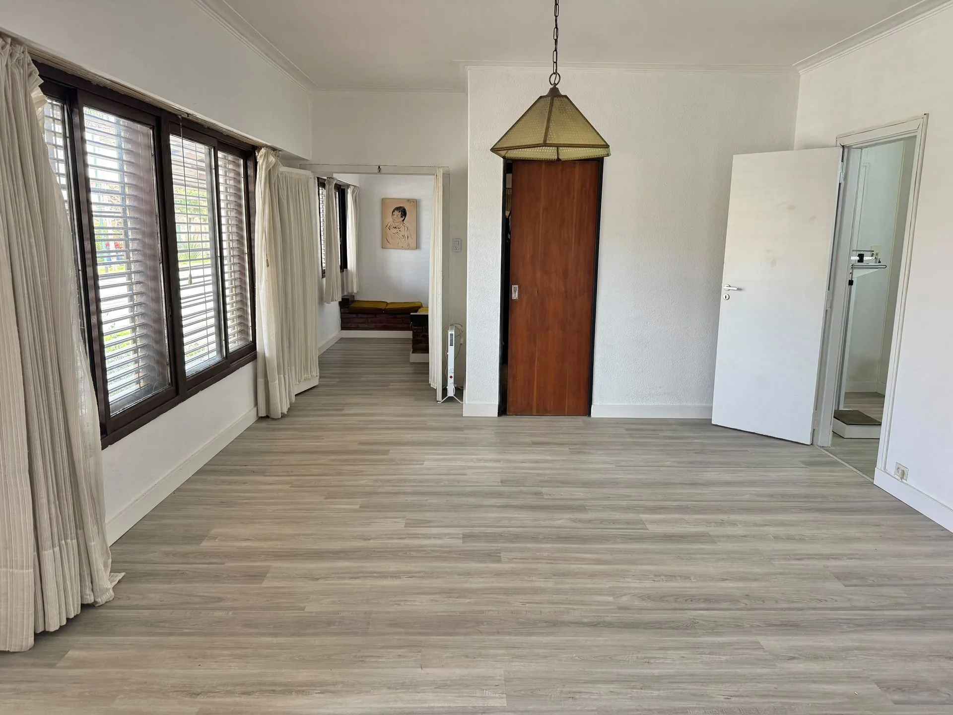 VENTA CASA 5 AMBIENTES EN ESQUINA – MARTÍNEZ foto 2