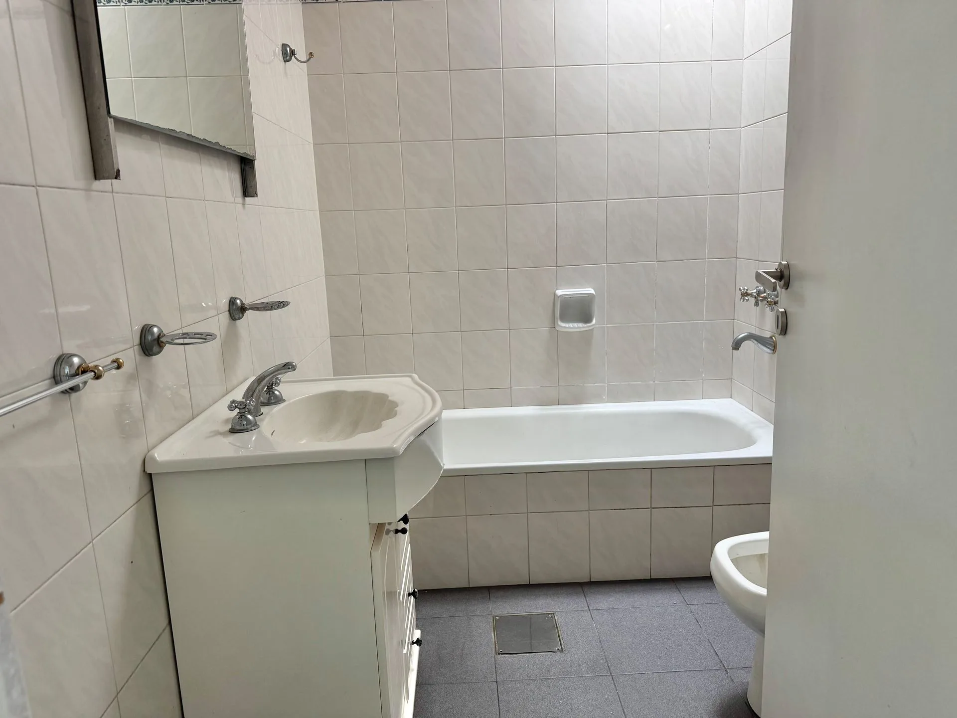 VENTA CASA 5 AMBIENTES EN ESQUINA – MARTÍNEZ foto 5