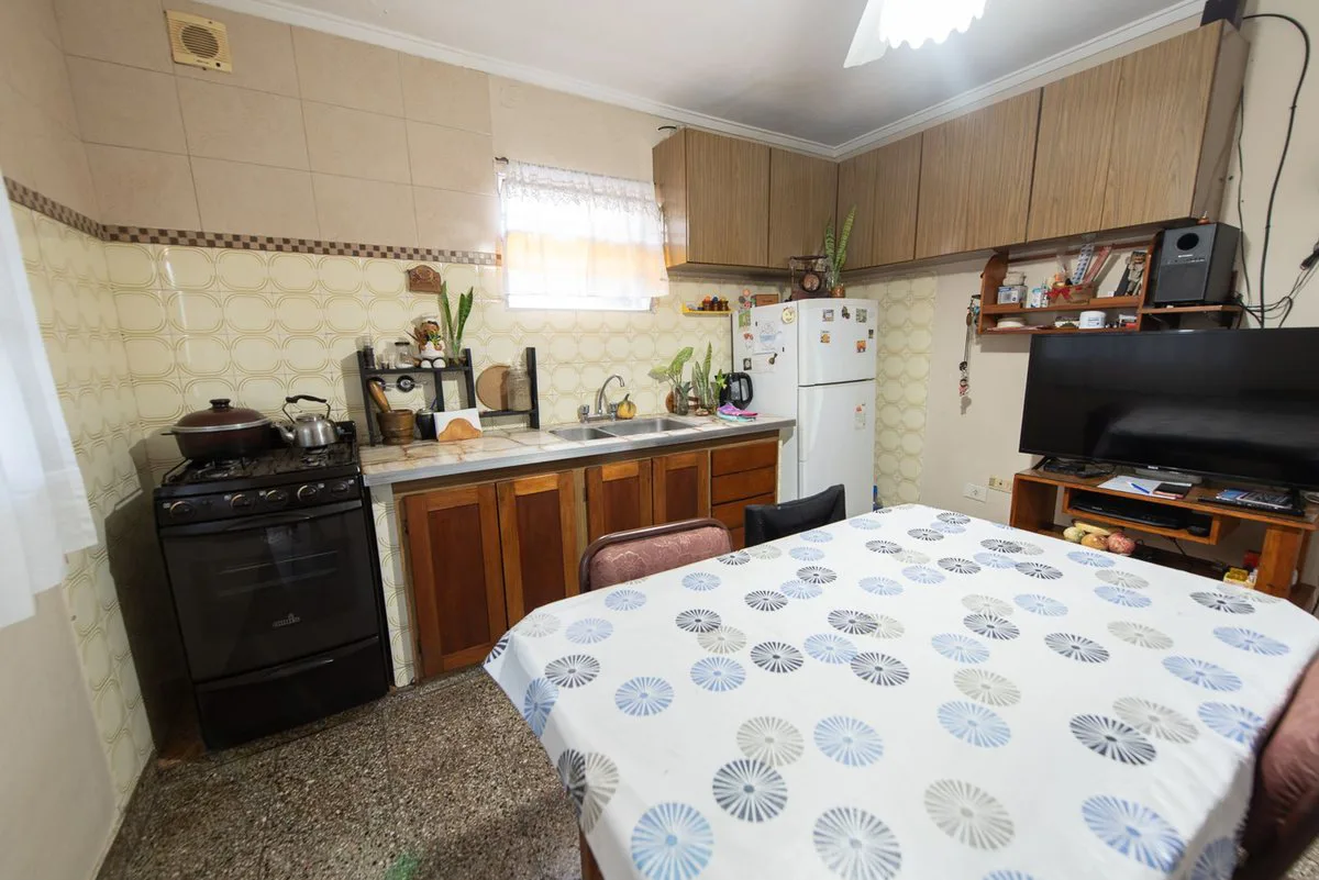 CASA 2 DORMITORIOS EN VENTA LA PLATA CON PATIO foto 4
