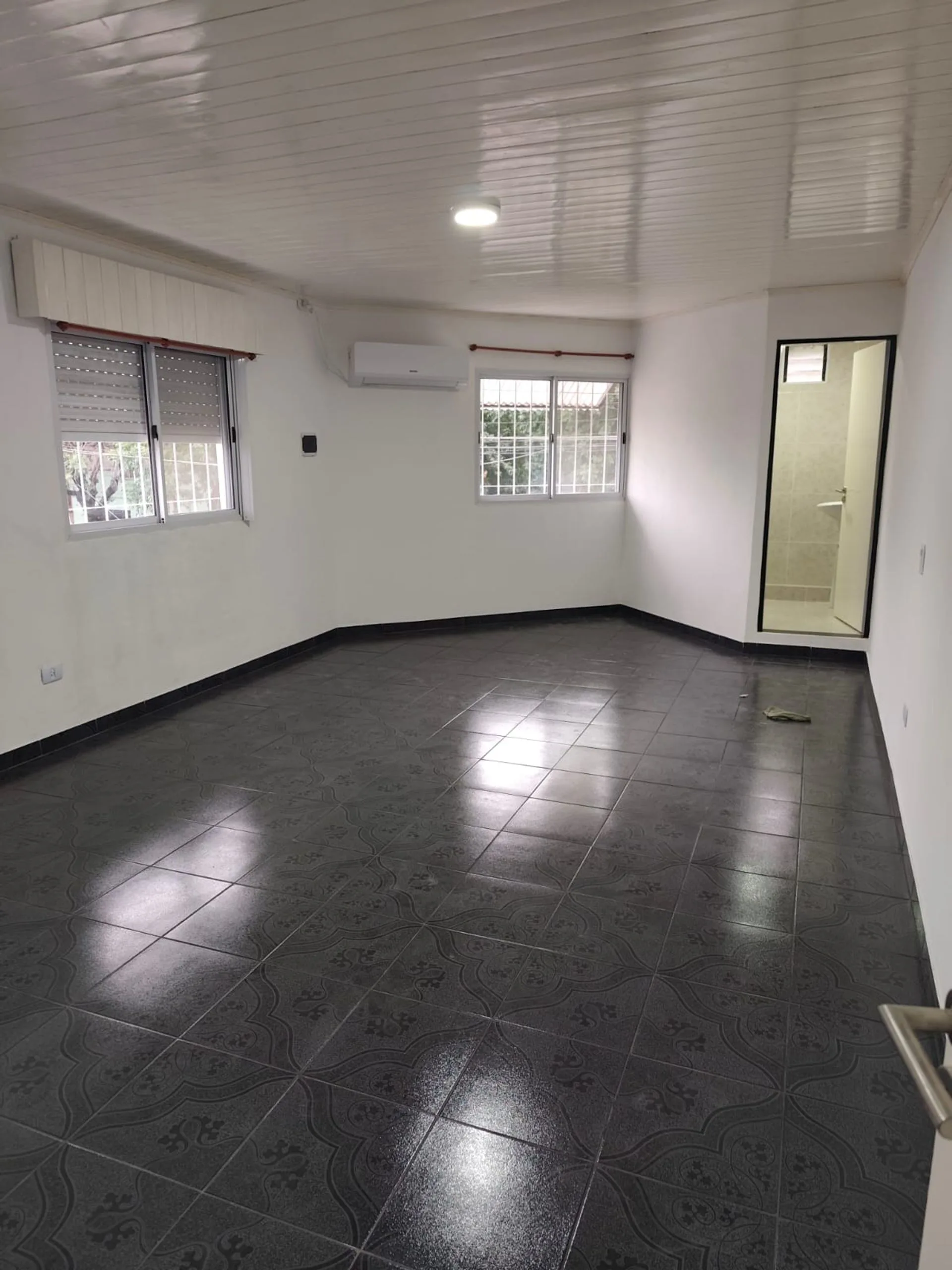 ALQUILER MONOAMBIENTE UBICADO EN AV. LA PALOMA foto 4