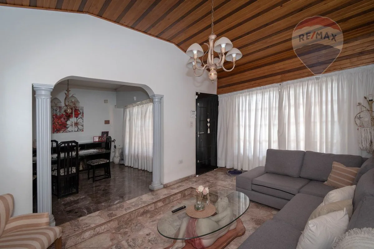 CASA 3 DORMITORIOS EN VENTA LA PLATA CON PILETA foto 2