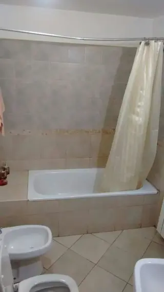 DEPARTAMENTO UBICADO EN PLENO CENTRO. CON COHERA. PISCINA. QUINCHO. ASADORES. PARA 6 PERSONAS foto 3