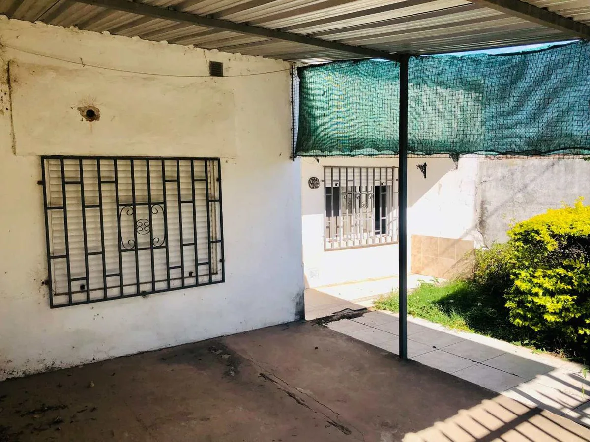 REMAX VENDE CASA 3 DORMITORIOS Y PATIO EN RECREO foto 3