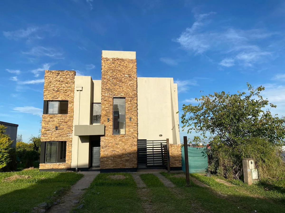 VENTA CASA COUNTRY LOMALINDA 3 DORMITORIOS C/PILET foto 2