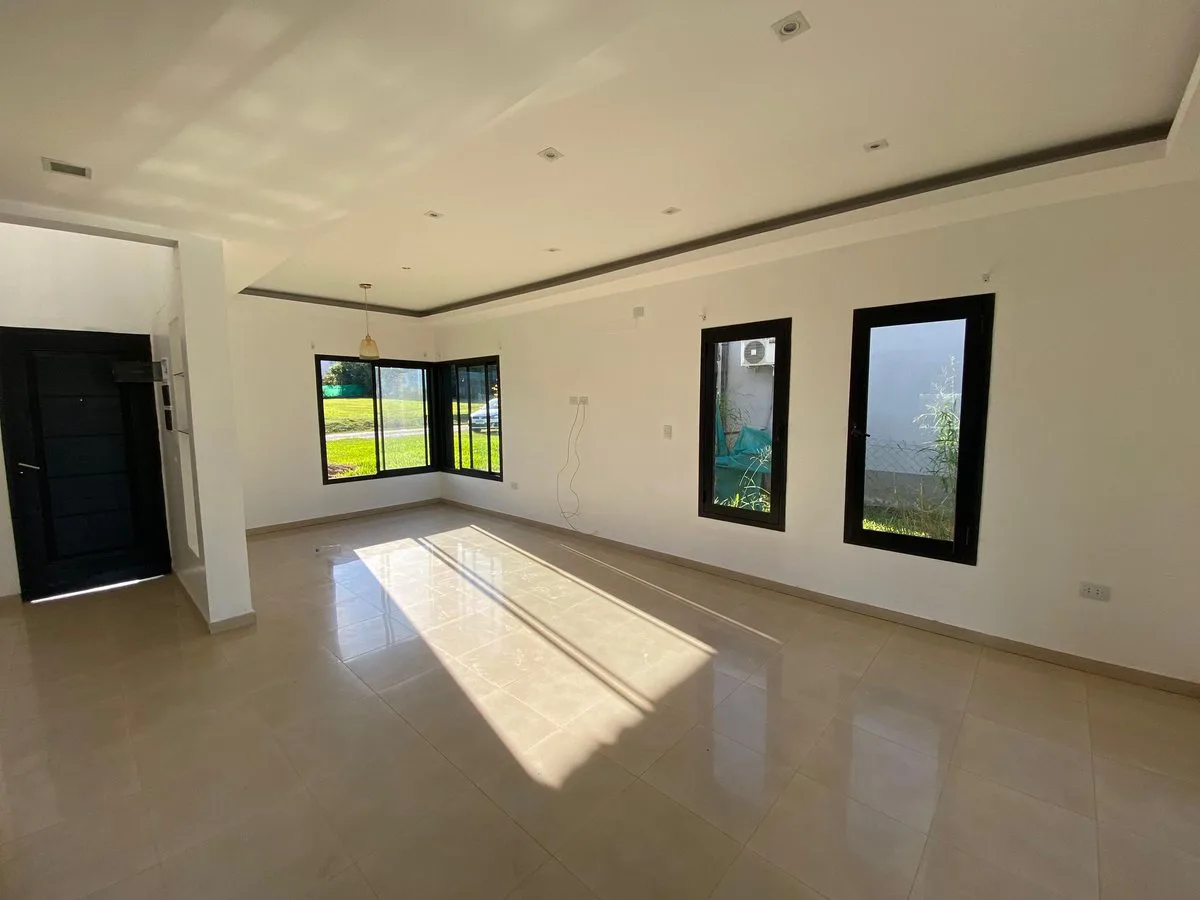 VENTA CASA COUNTRY LOMALINDA 3 DORMITORIOS C/PILET foto 3