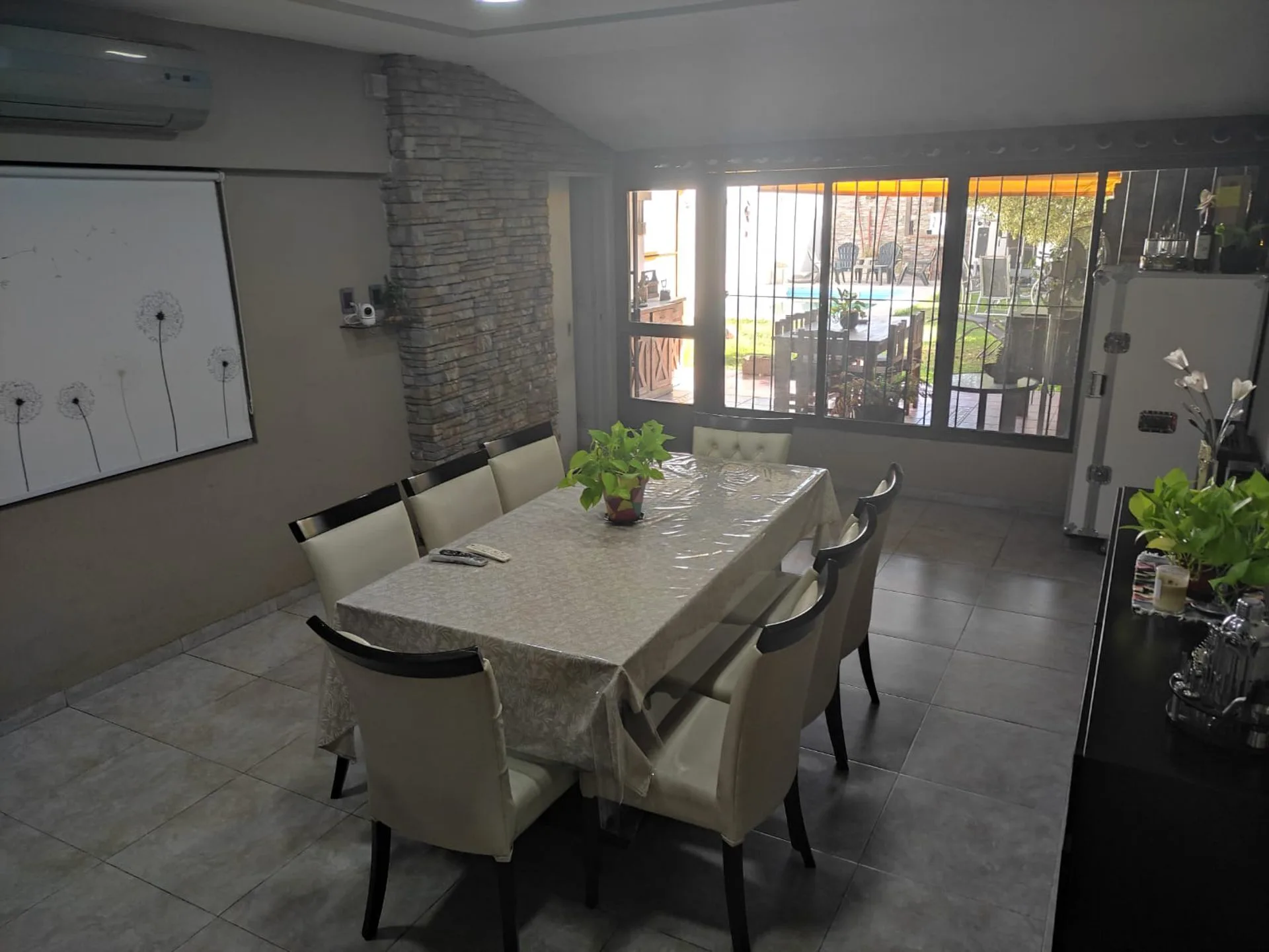CASA VENTA LUIS GUILLON 4 DORMITORIOS PILETA foto 3