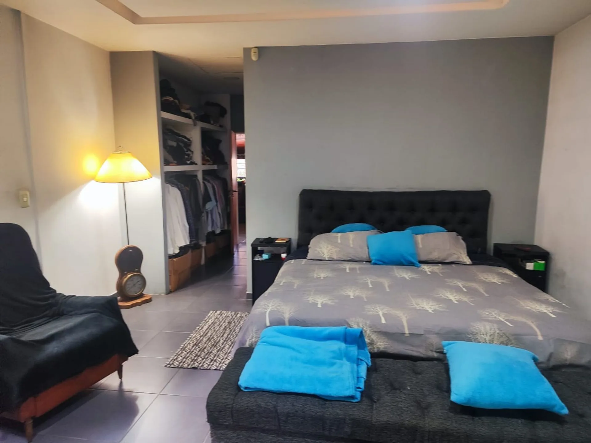 CASA VENTA LUIS GUILLON 4 DORMITORIOS PILETA foto 4