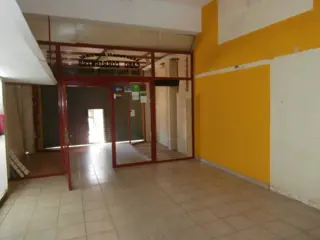 VENTA AMPLIO LOCAL ZONA COMERCIAL foto 1