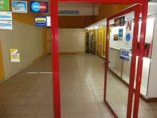 VENTA AMPLIO LOCAL ZONA COMERCIAL foto 2