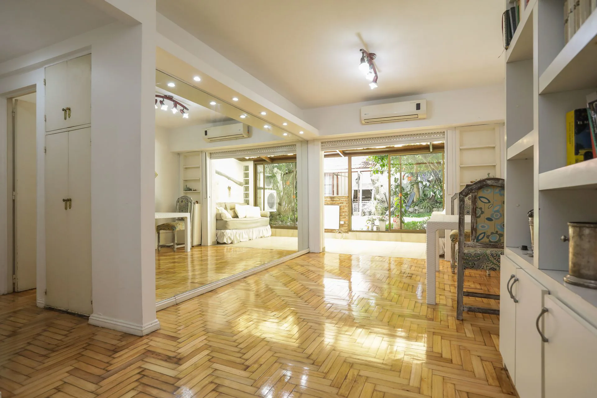 Venta departamento 4 ambientes/pileta propia. foto 2