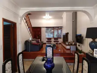 Hermoso Chalet de Tres Dorm. + Playroom y Jardin con Pileta en Venta. foto 4