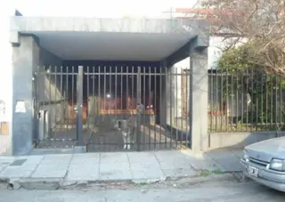 CASA DE 4 AMBIENTES, PATIO, GARAGE ZONA MATADEROS foto 1