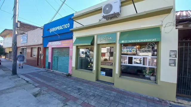 VENTA EN BLOCK DOS LOCALES MAS VIVIENDA. LANUS ESTE