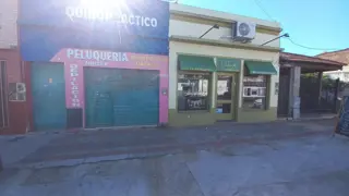 VENTA EN BLOCK DOS LOCALES MAS VIVIENDA. LANUS ESTE foto 2