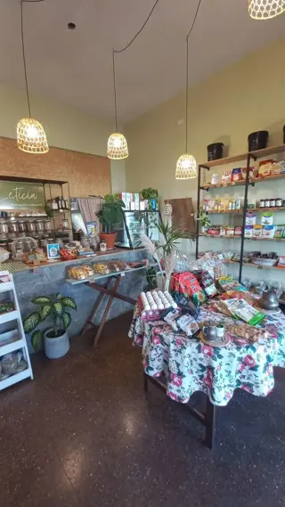 VENTA EN BLOCK DOS LOCALES MAS VIVIENDA. LANUS ESTE foto 5