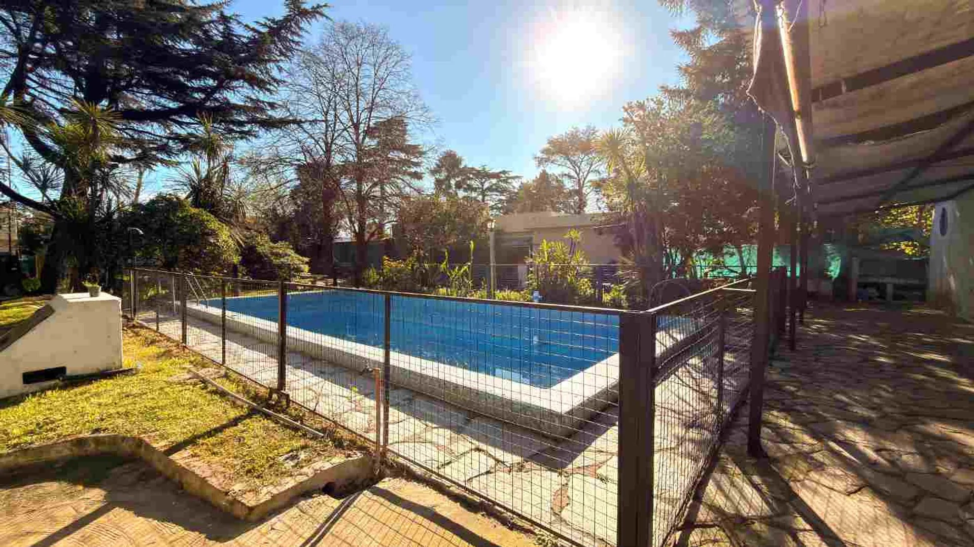 CASA CON 2 VIVIENDAS, QUINCHO Y PILETA GRAND BOURG foto 5
