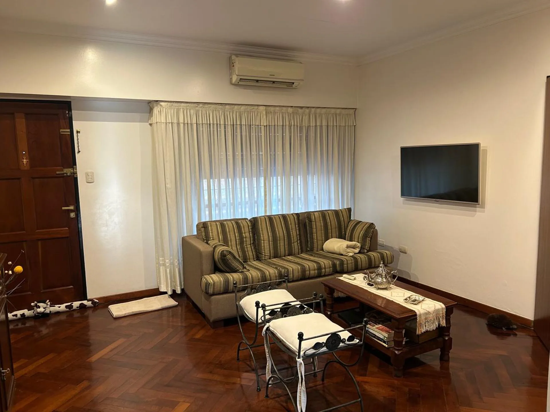 Casa 4 ambientes en venta en Liniers con parque foto 2