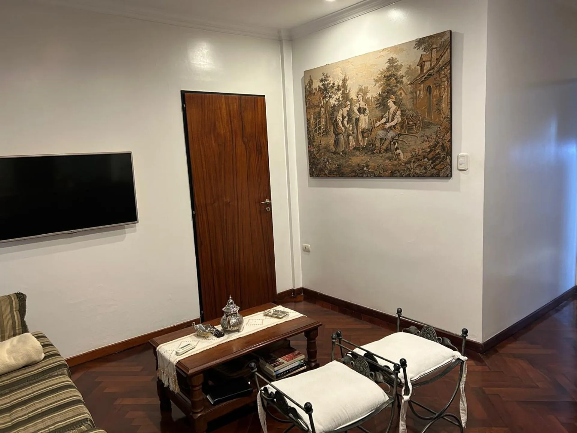 Casa 4 ambientes en venta en Liniers con parque foto 4