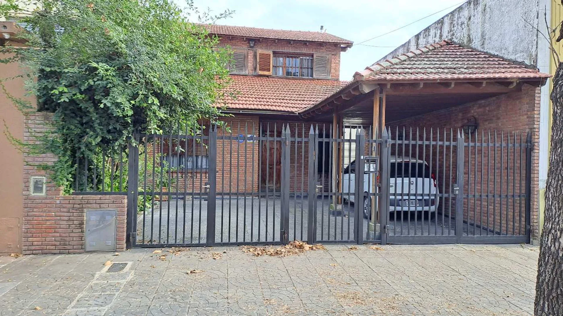EXCELENTE CASA EN LOTE DE 9MTS FTE X 64MTS FONDO foto 2
