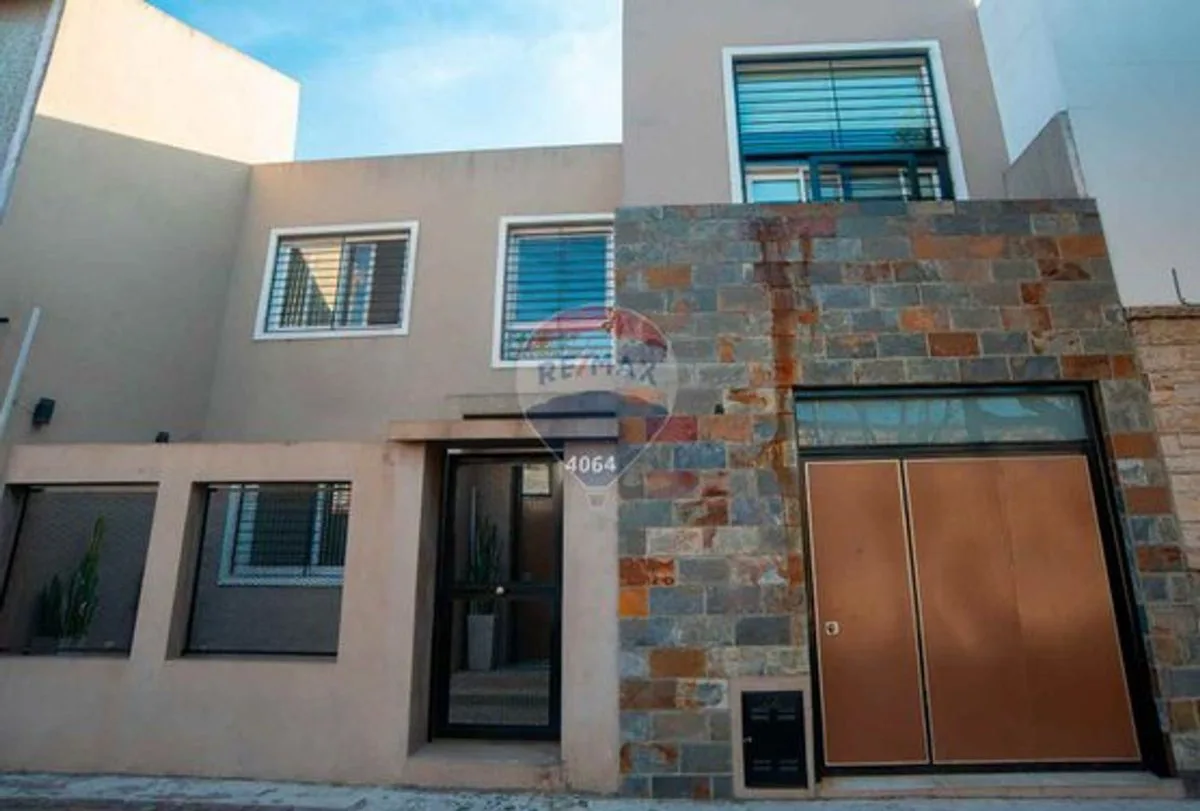 VENTA CASA 4 AMB EN OLIVOS CON PILETA Y QUINCHO foto 2