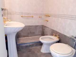 DEPARTAMENTO DE 4 AMBIENTES CON DEPENDENCIA EN PISO 13 foto 4