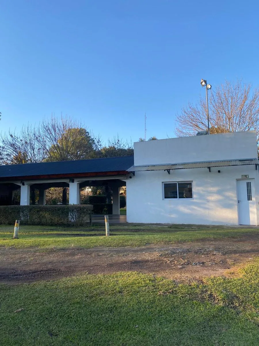 Venta de lote en Pilar en Las Brisas Country Club foto 4