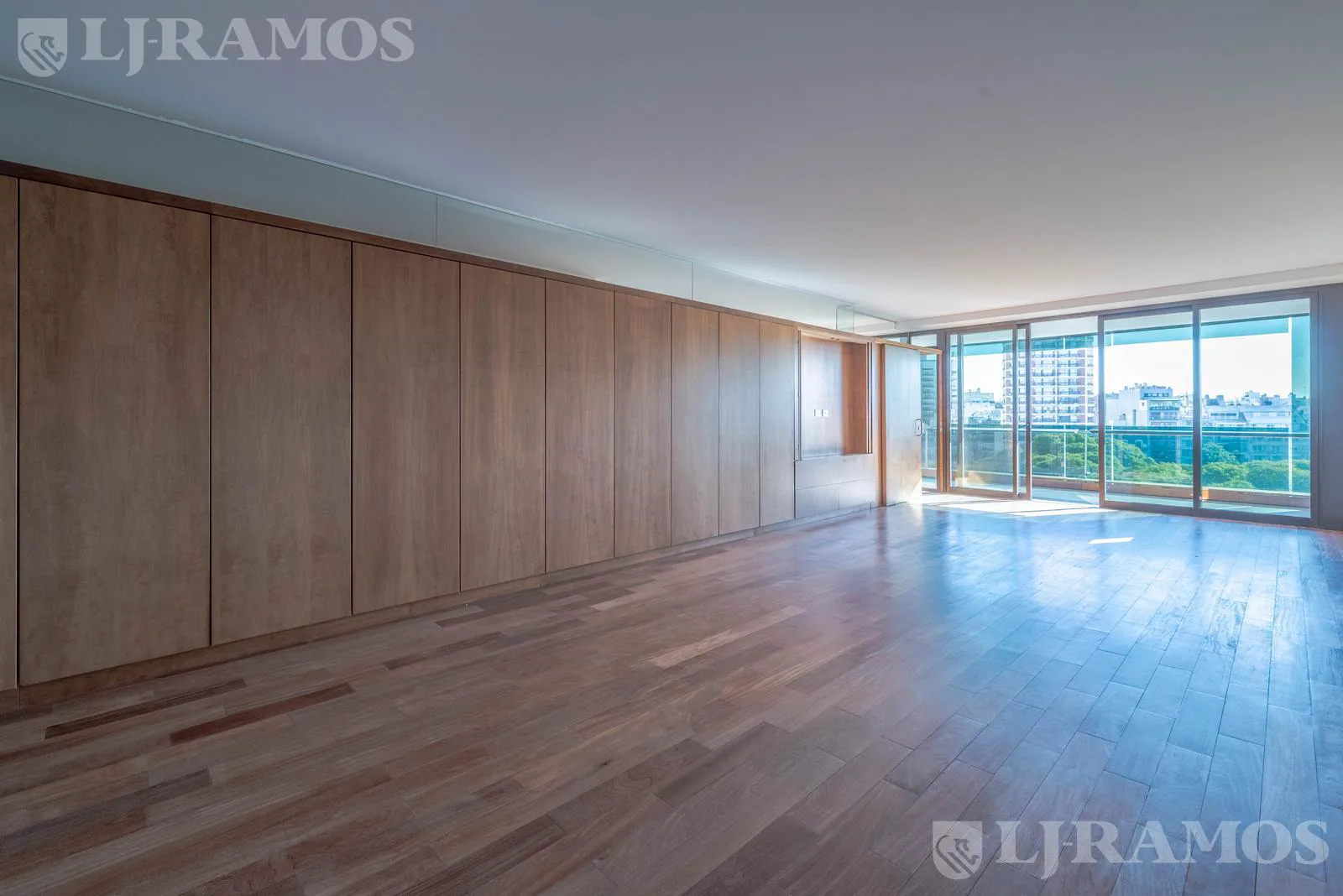 VENTA - RECOLETA - PLAZA VICENTE LOPEZ -  EXCLUSIVO PISO MODERNO A ESTRENAR - SEG 24 HS foto 3