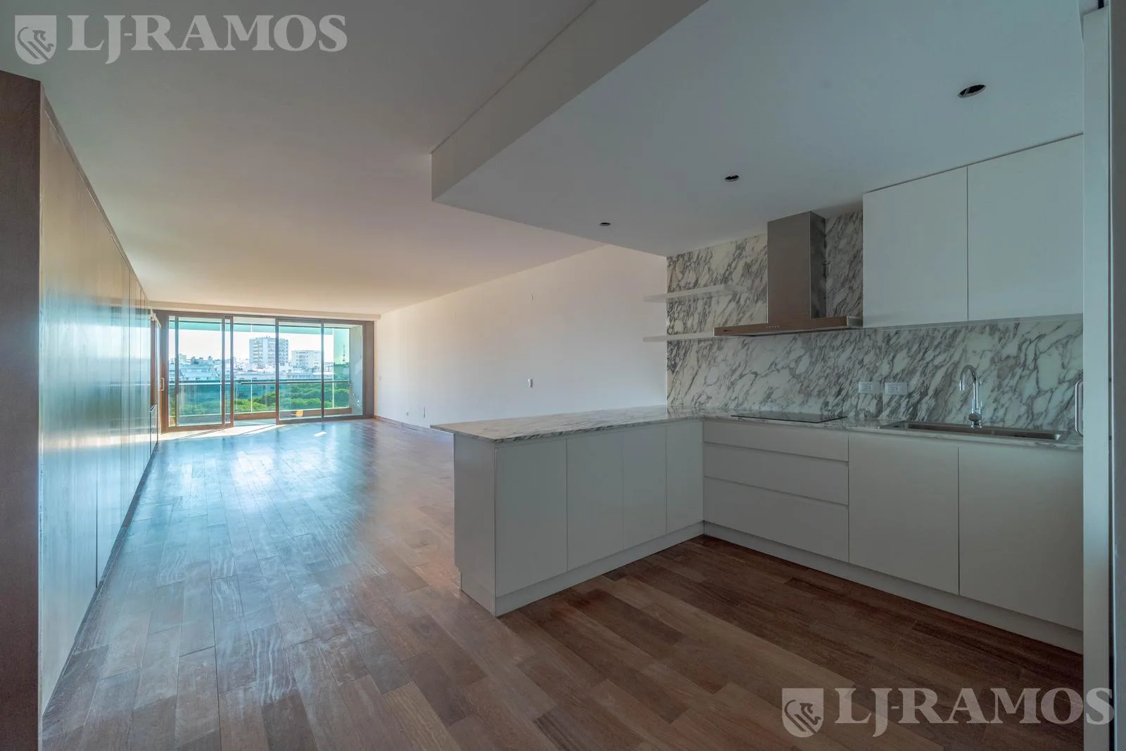 VENTA - RECOLETA - PLAZA VICENTE LOPEZ -  EXCLUSIVO PISO MODERNO A ESTRENAR - SEG 24 HS foto 4