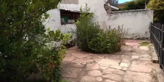 Nºref : 1124 -CASA CON DETALLES A RE FACCIONAR EN LA ZONA CÉNTRICA DE COSQUÍN. foto 2