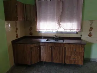 PROPIEDAD EN VENTA - CHALET ESQUINA, COSQUIN foto 3