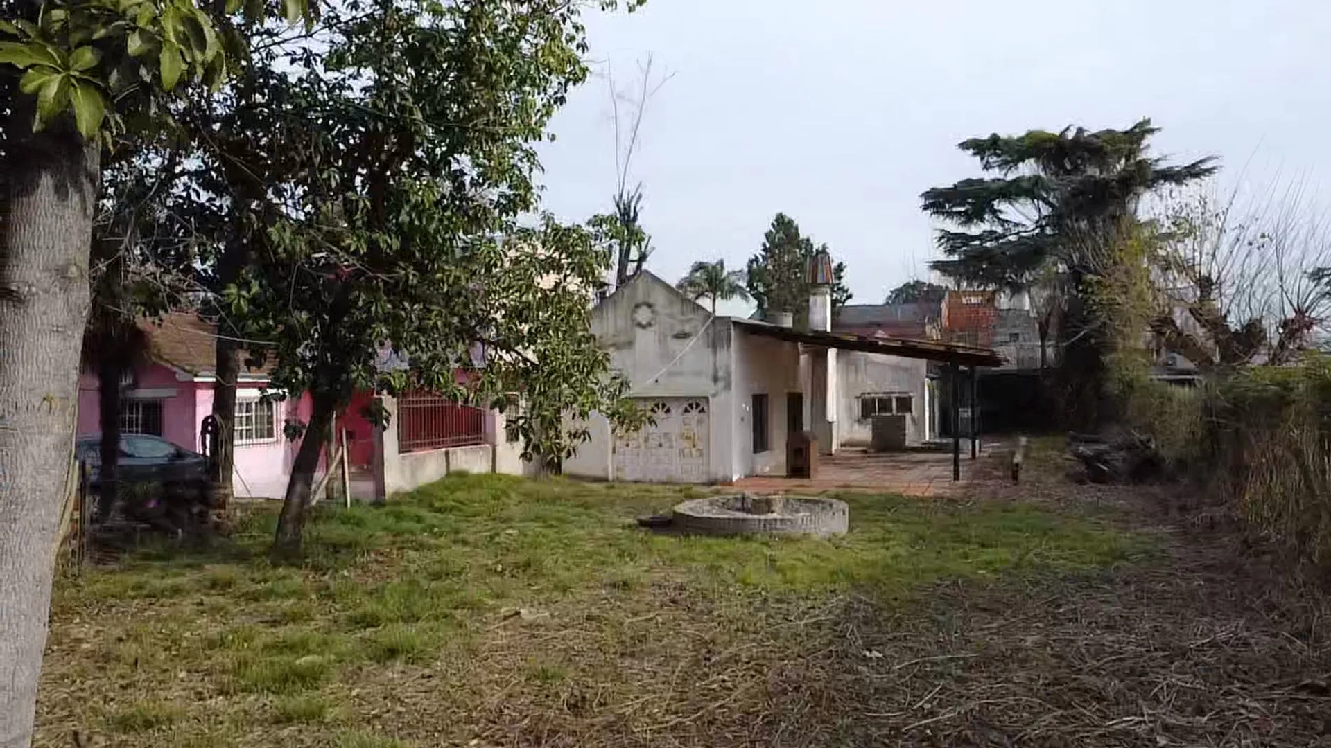 Casa a reciclar sobre gran lote de 875m2 en Talar foto 2