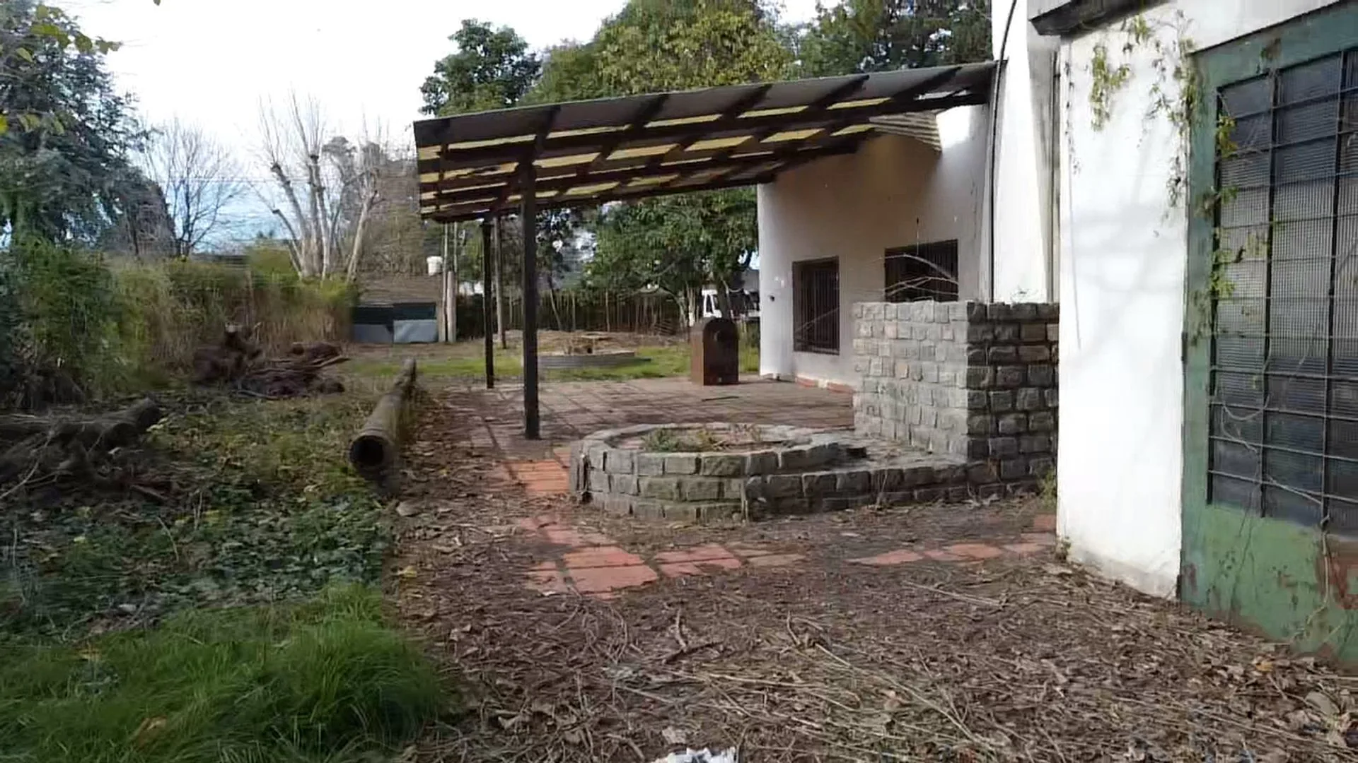 Casa a reciclar sobre gran lote de 875m2 en Talar foto 4
