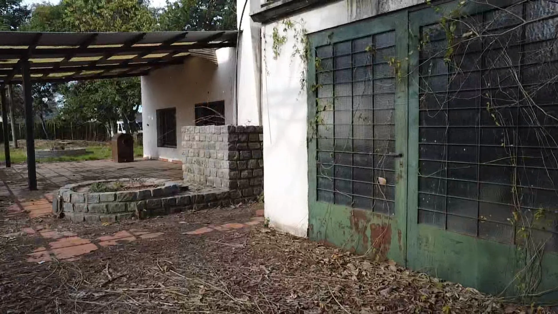Casa a reciclar sobre gran lote de 875m2 en Talar foto 5