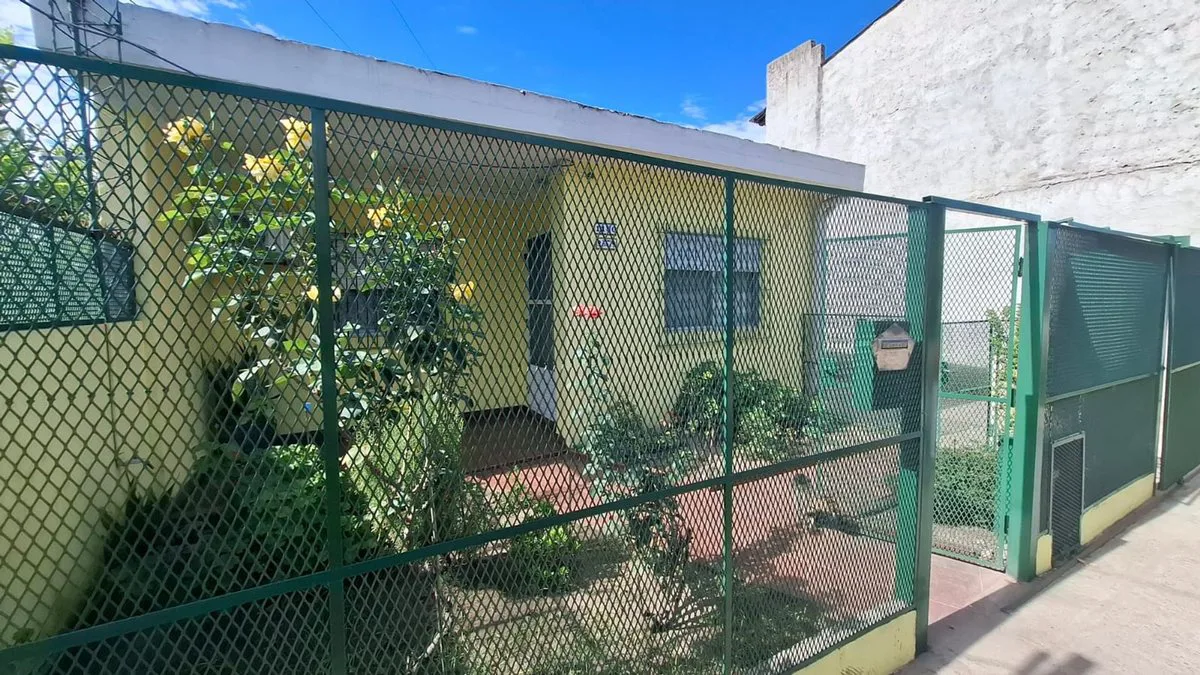 VENTA CASA 3 AMBIENTES CON QUINCHO Y COCHERA MERLO foto 4
