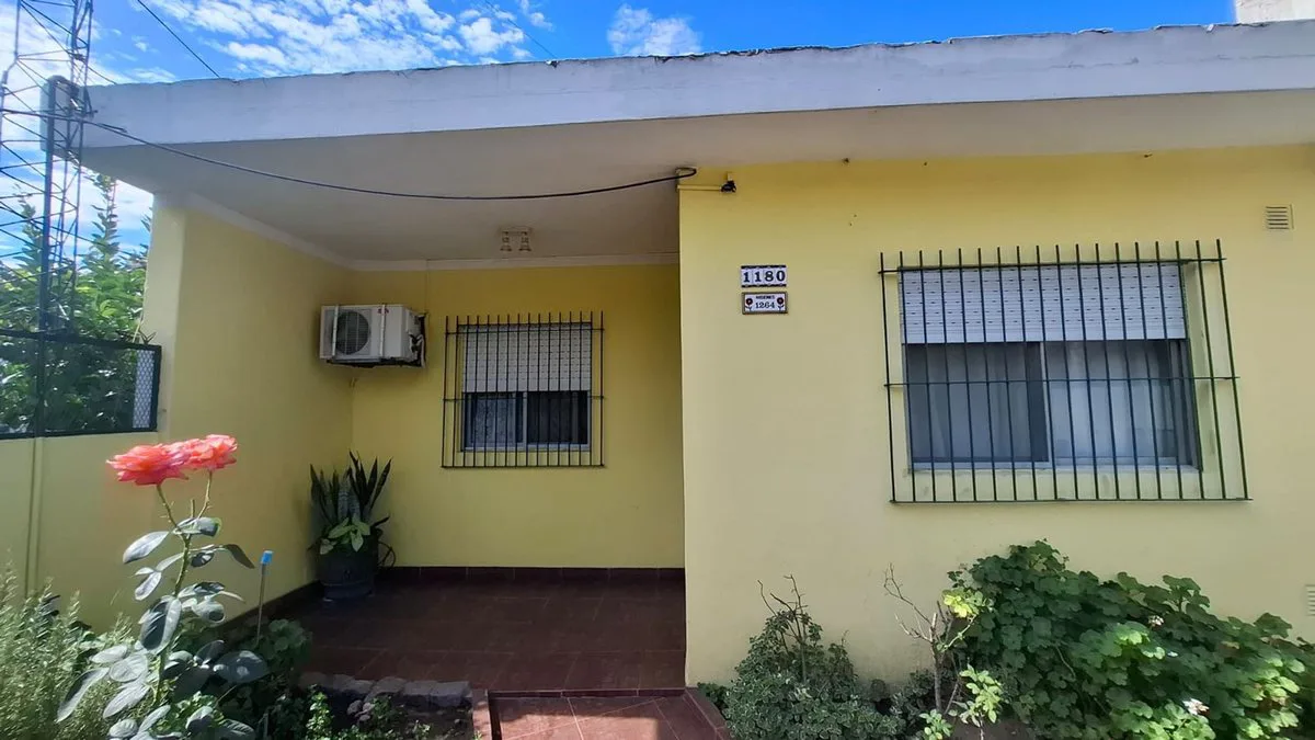 VENTA CASA 3 AMBIENTES CON QUINCHO Y COCHERA MERLO foto 5