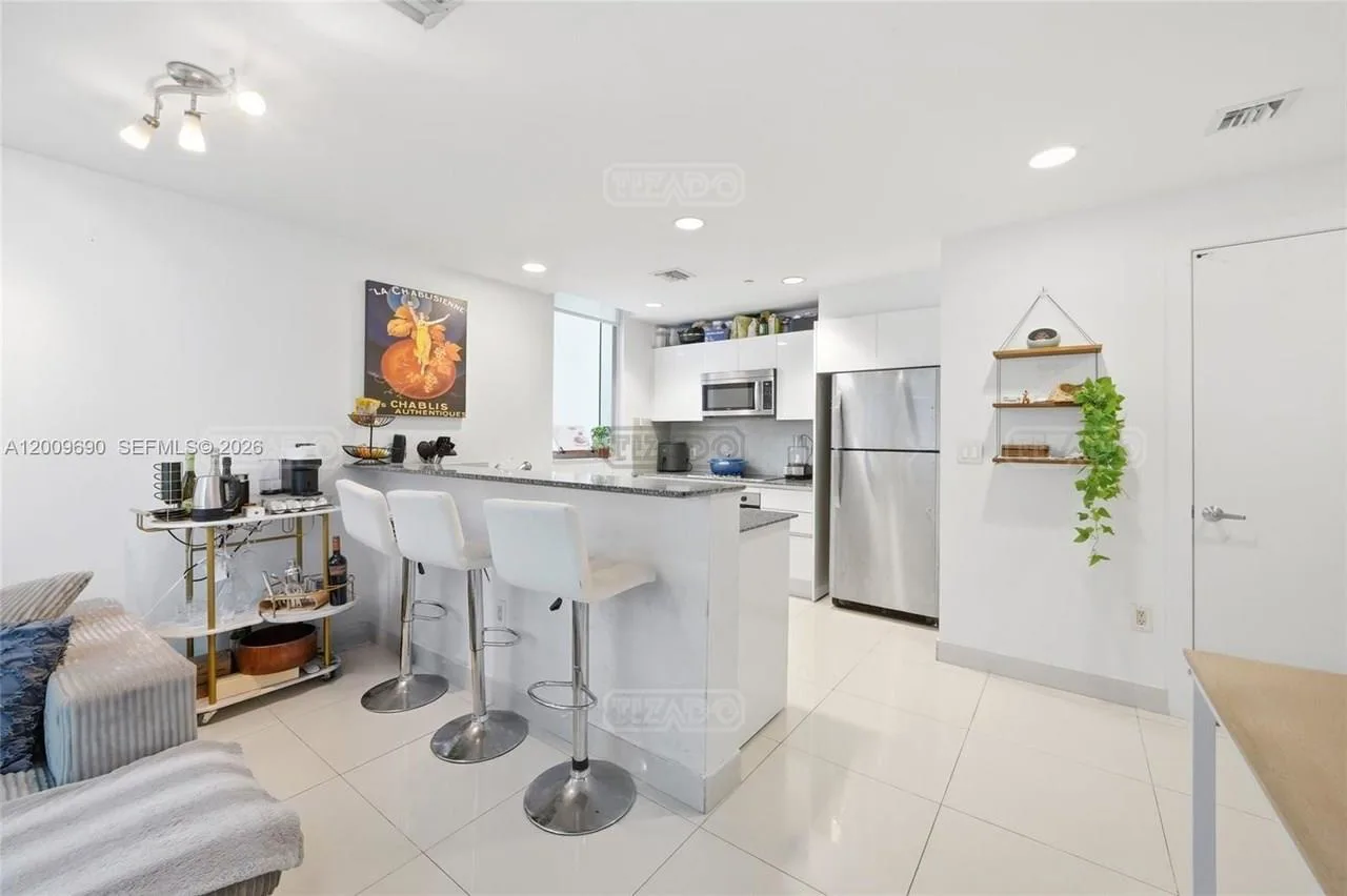 1050 Brickell Ave #1002 1000 foto 2
