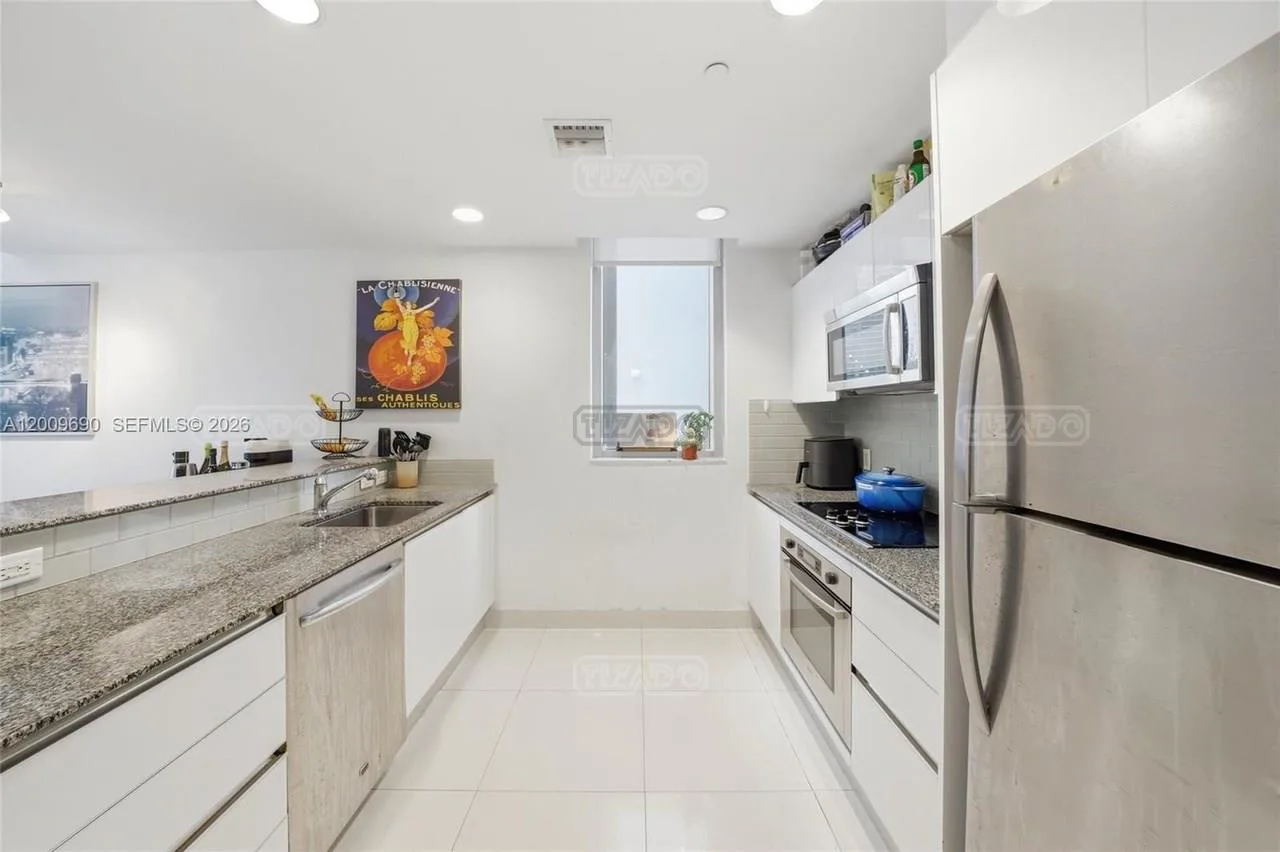1050 Brickell Ave #1002 1000 foto 3