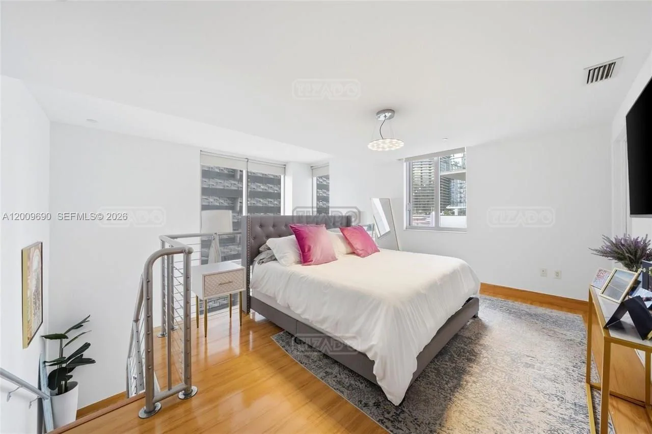 1050 Brickell Ave #1002 1000 foto 5