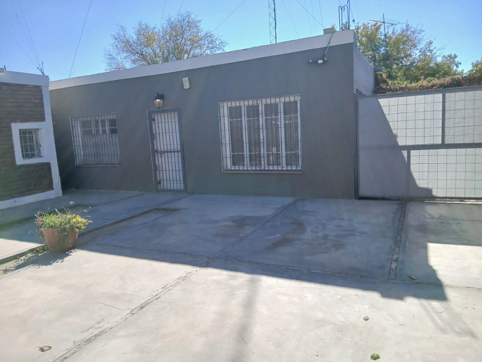 ALQUILER CASA SOBRE AV BENAVIDEZ. CHIMBAS foto 5