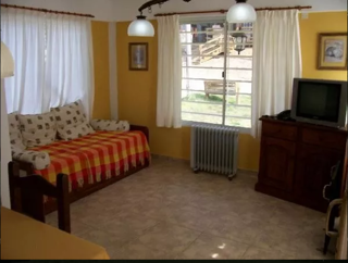 Chalet de 3 ambientes en  Mar Azul a 6 cuadras de Playa. foto 3