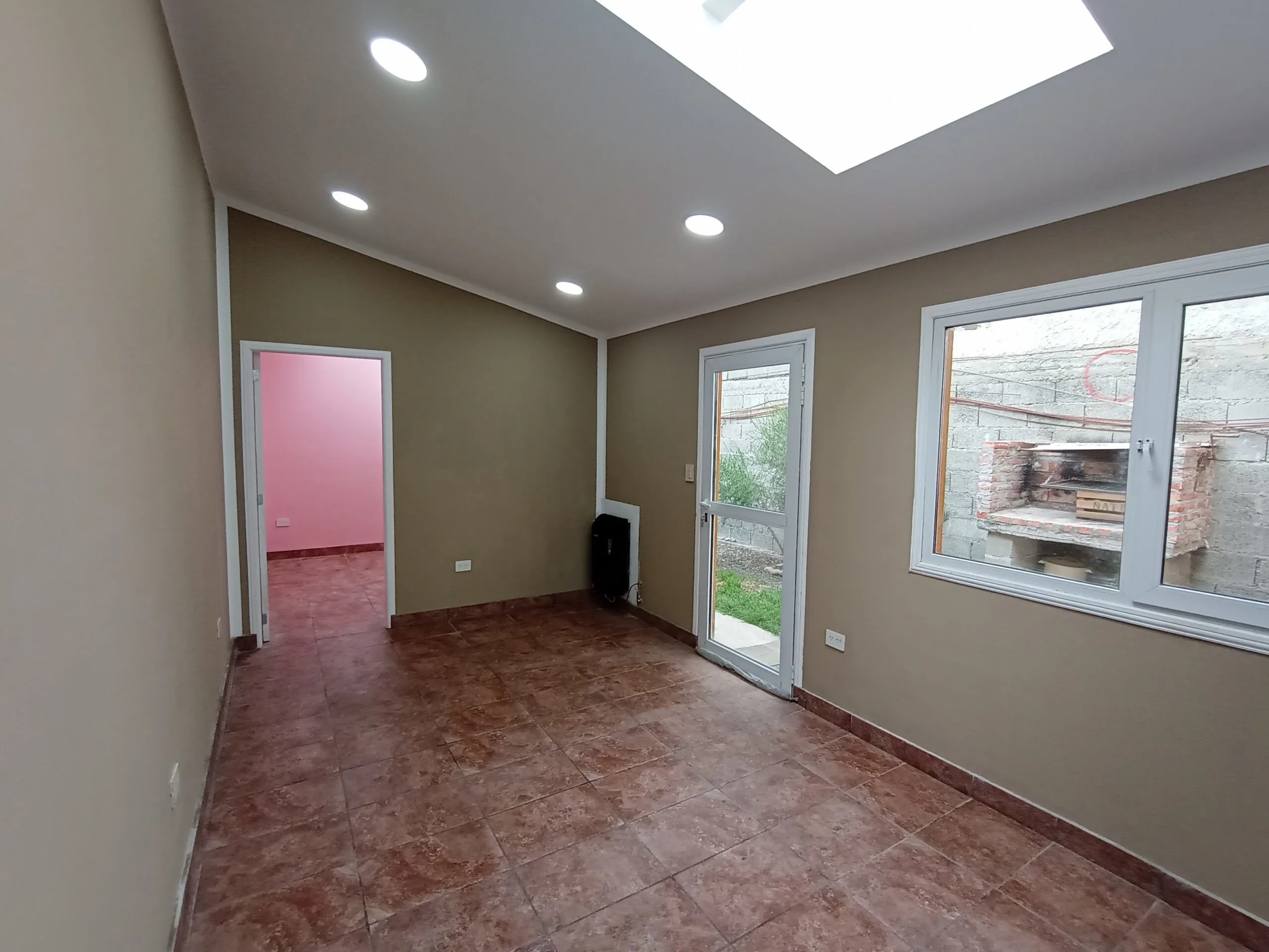 ALQUILER – DUPLEX 2 DORMITORIOS – Barrio AEROPUERTO foto 2