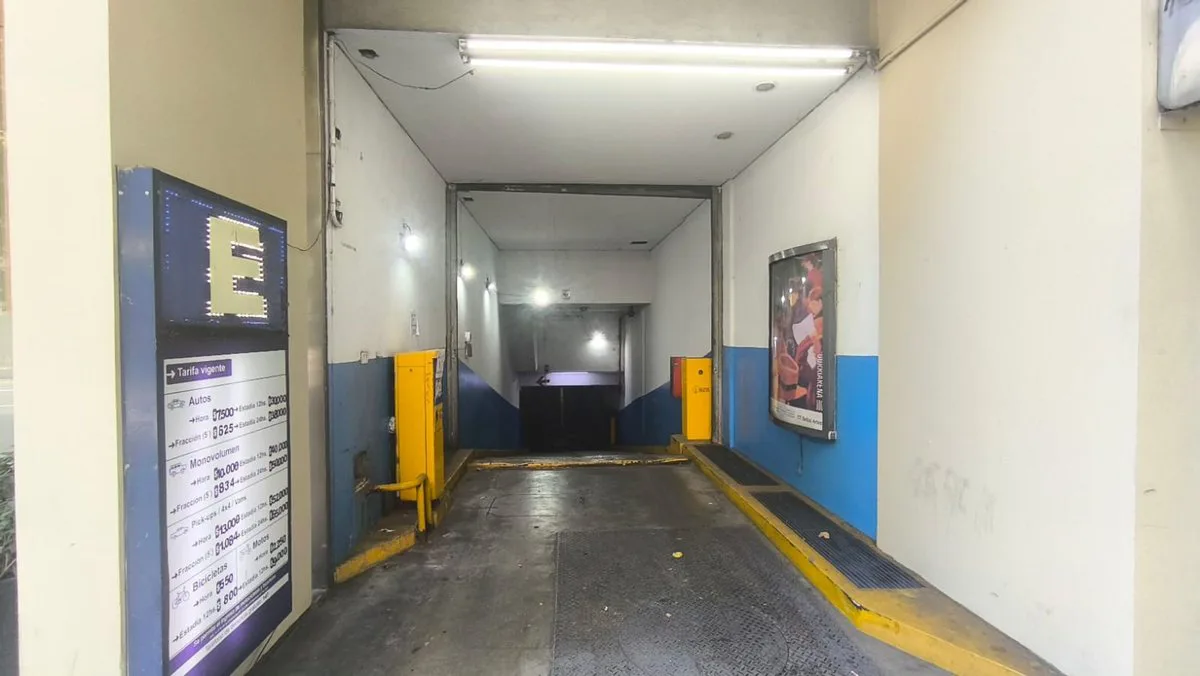 VENTA COCHERA SOBRE AV LAS HERAS EN RECOLETA foto 2