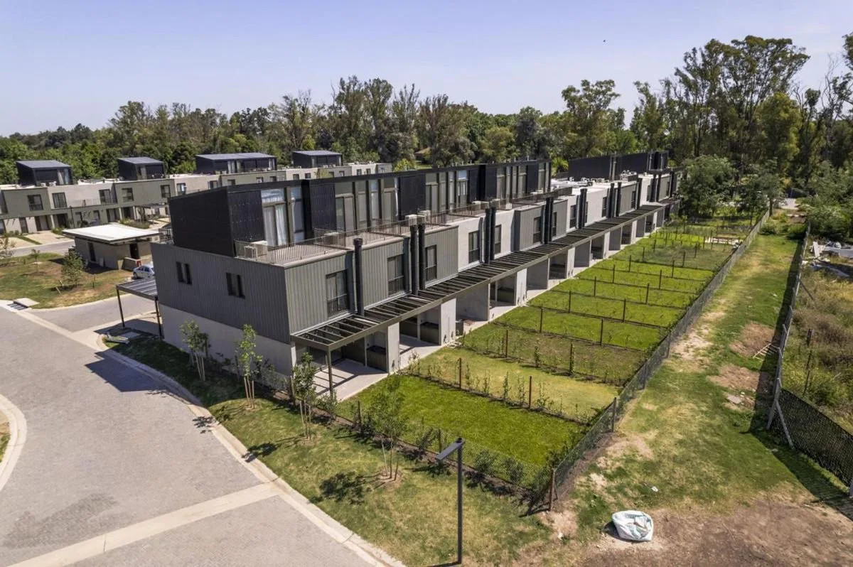 CASA DUPLEX 3 AMBIENTES VENTA PILAR OLIDEN JOVEN