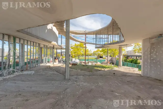 Casa en Construccion a la Laguna MARINAS PG