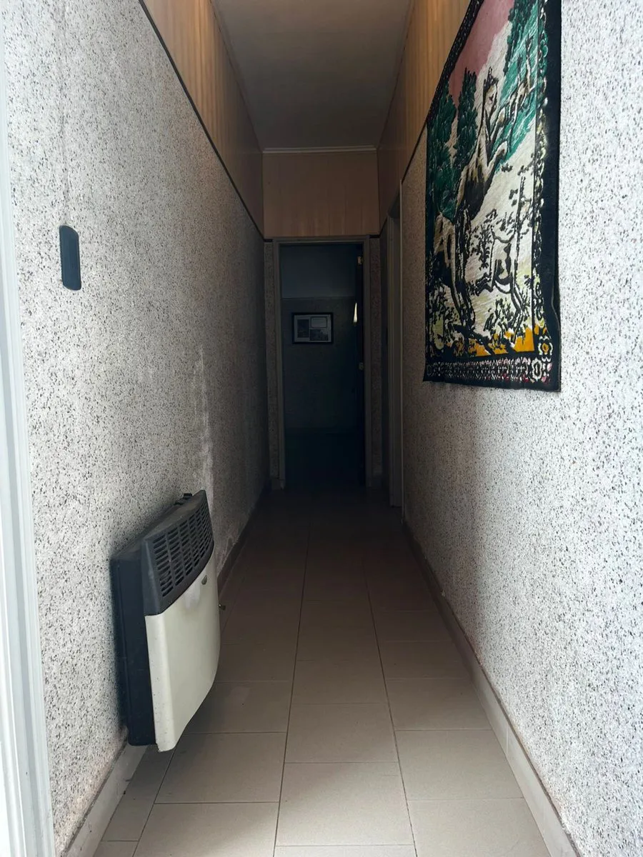 Casa de 8 Ambientes con Estudio, Terraza y Cochera foto 2