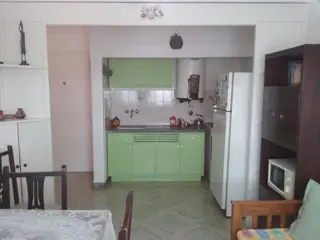 Departamento muy buen estado dos ambientes frente al mar contrafrente foto 1