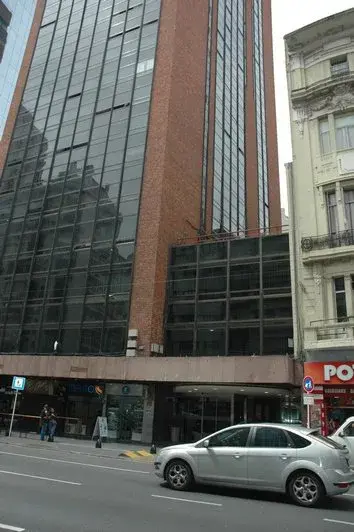 SAN NICOLAS COCHERA MUY BUENA UBICACION, BUENAS ARTERIAS, ACCESO RAMPA Y ESCALERA SEGURIDAD